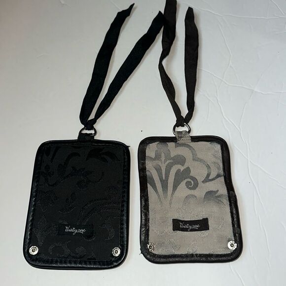 Thirty-one luggage tags - Picture 1 of 3